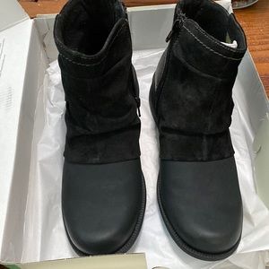 Earth origins black boots